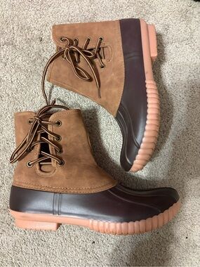 Marleylilly brown duck boots with plaid lining